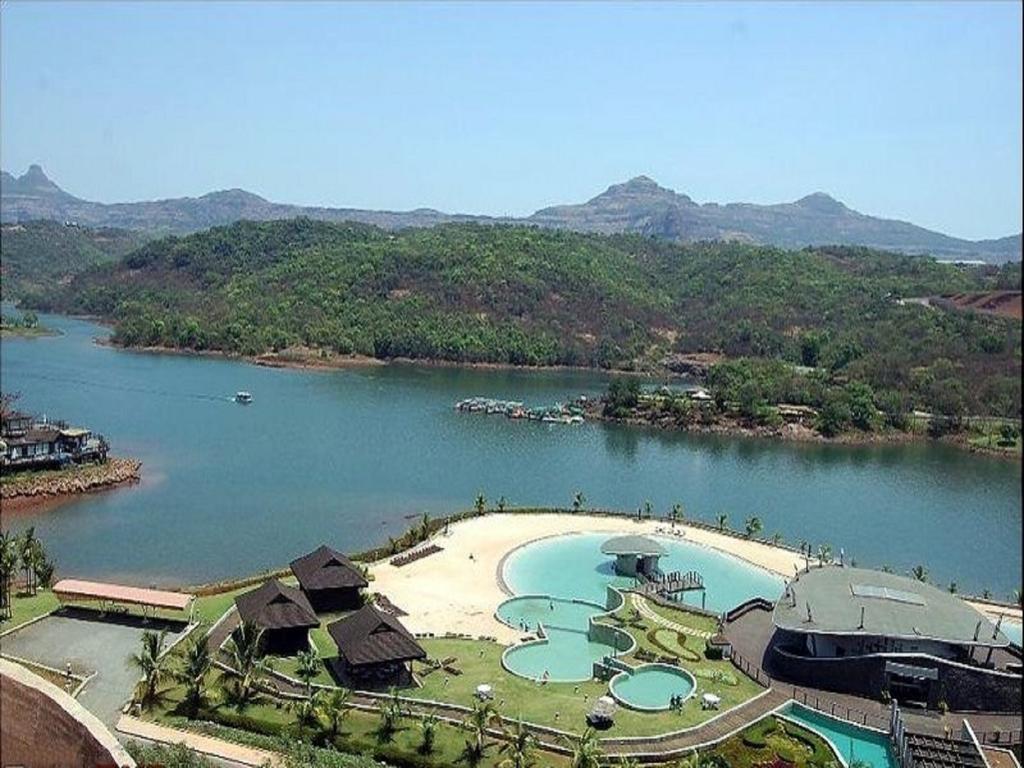Aamby Valley City Lonavala Exterior foto View of the lake at the resort