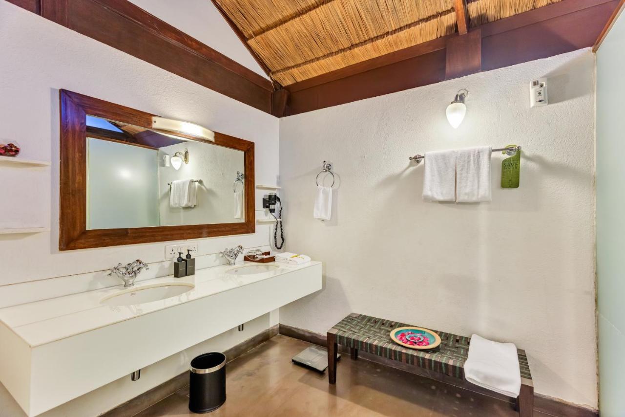 Aamby Valley City Lonavala Cameră foto Bathroom of a Deluxe Ocean View Room